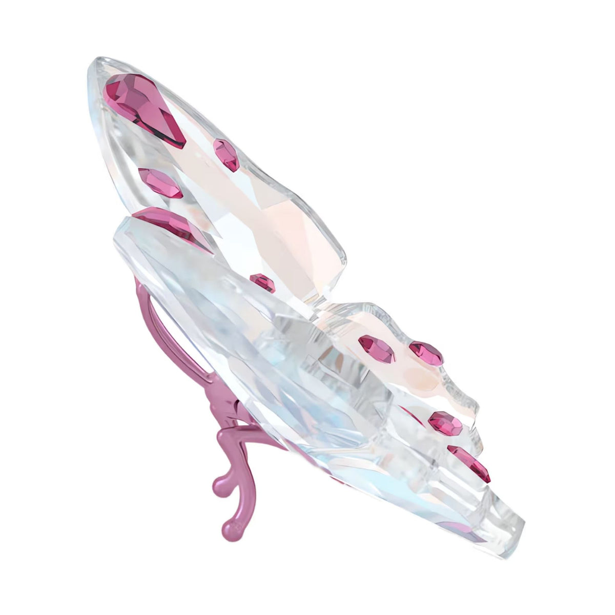 Swarovski vaaleanpunainen kristalliperhonen sivuviistosta, siivet avoinna ja vaaleanpunaiset yksityiskohdat heijastavat valoa.